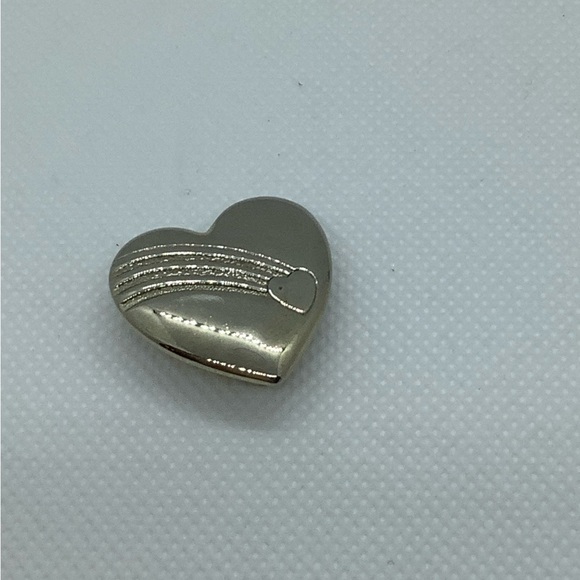 The Variety Club Heart Pin / Brooch - Picture 2 of 3